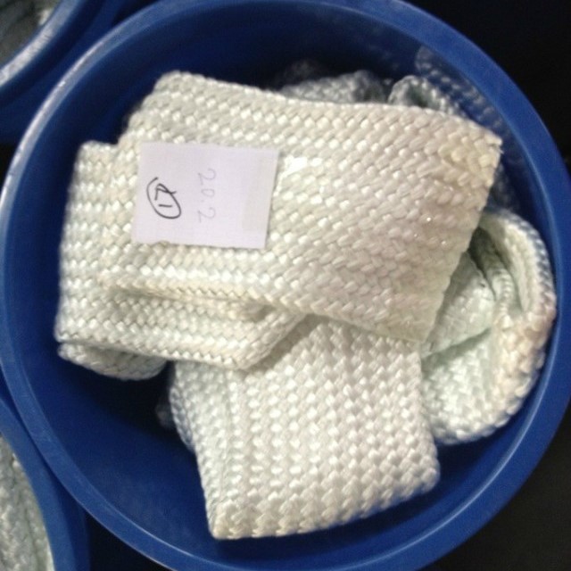 Manga de sílica versus manga de fibra de vidro: qual proteção contra altas temperaturas é a ideal para sua aplicação?